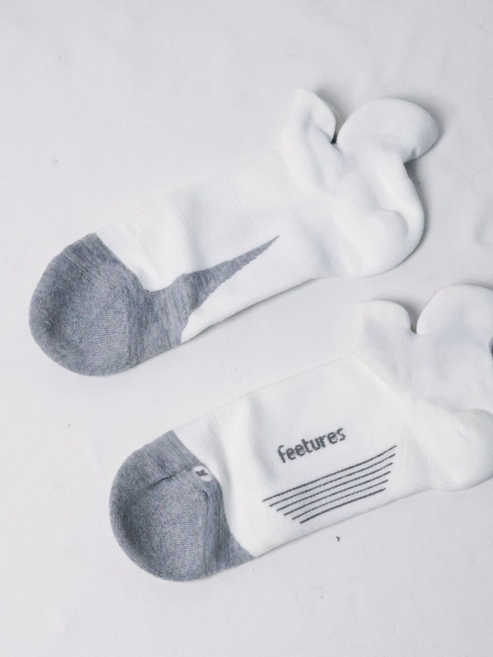 Size L | Feetures Ankle Socks White Gray Low Cut Socks